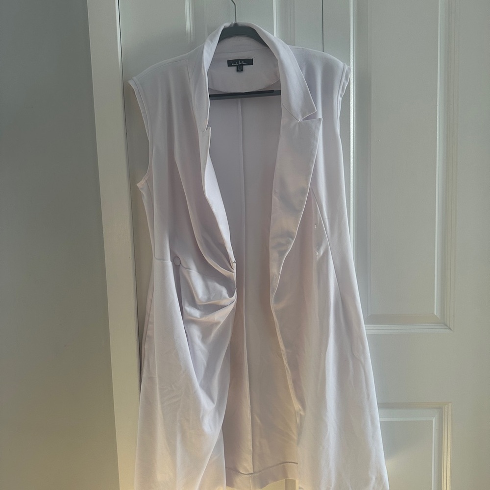 Elegant White Blazer Dress - Picture 2 of 4